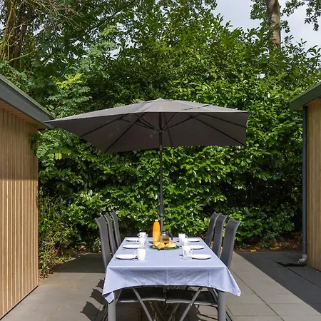 Schitterend Gelegen Luxe Ingericht 6 Persoons Met Hottub Aan De Bossen In 4-15 Chalet Putten