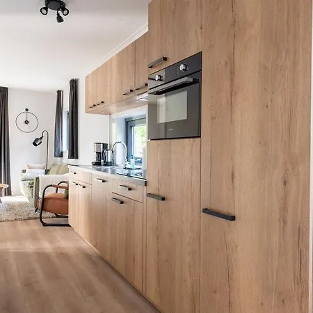 Domek alpejski Schitterend Gelegen Luxe Ingericht 6 Persoons Met Hottub Aan De Bossen In 4-15